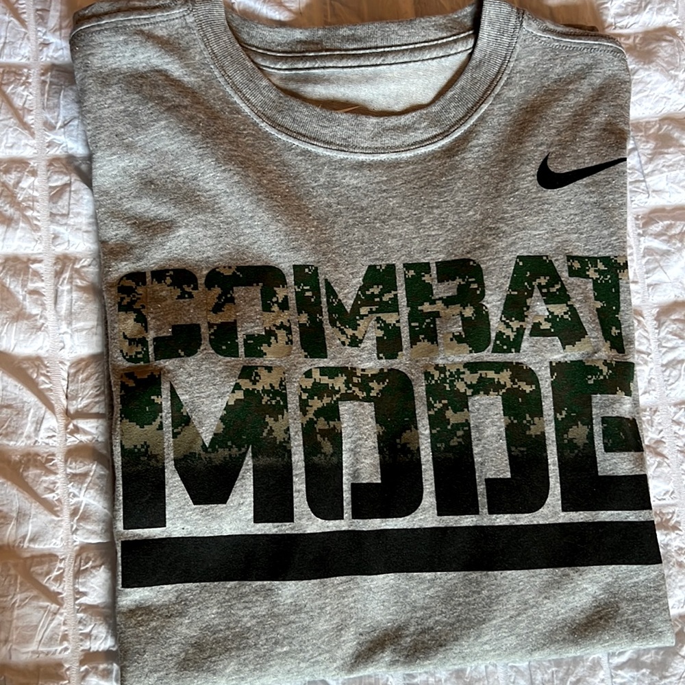 Nike dry fit athletic T shirt. Gray. Combat Mode! Perfect condition